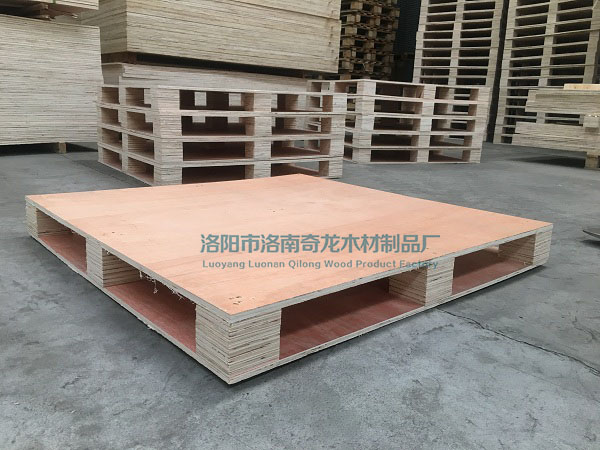 如何根据货物的重量和尺寸选择合适的出口木托盘？