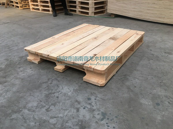 木托盘在叉车作业中的安全操作规范